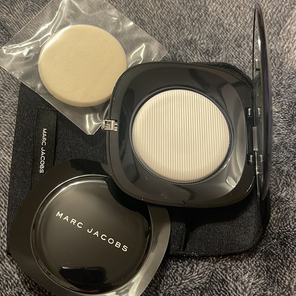 Marc Jacobs 100 Finish Lines Perfection Powder - Picture 2 of 6